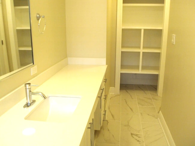 Building Photo - 2490 Harrison Ave