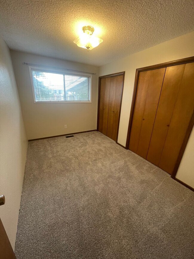 Building Photo - Amazing Freshly Updated Four Bedroom Two Bath Home In Amazing Lebanon Location!