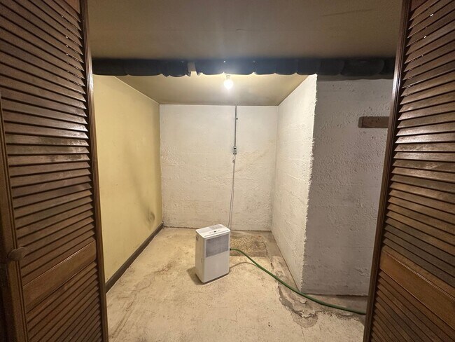 Building Photo - House in Bedford with Lot of Outdoor Space.