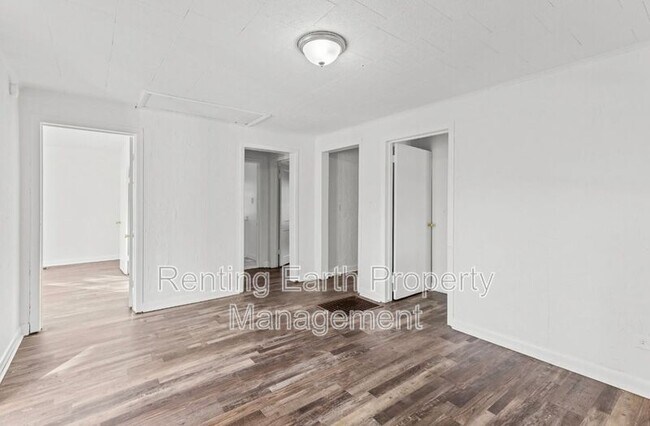 Building Photo - 929 Heflin Ave E