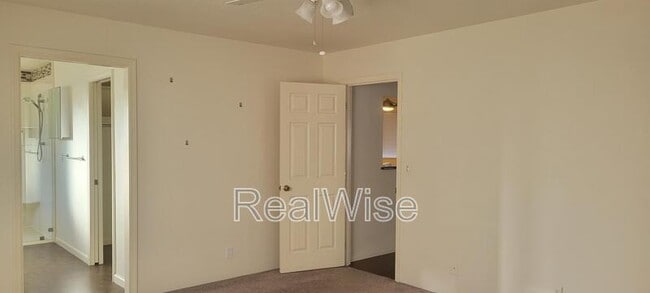 Building Photo - 1267 SW Ironwood Dr