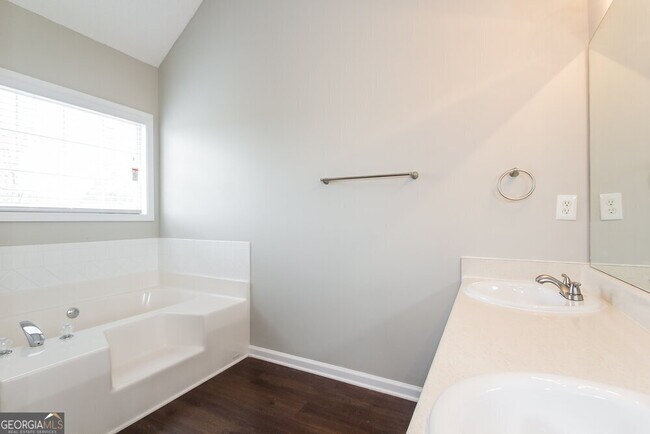 Building Photo - 717 White Dove Dr