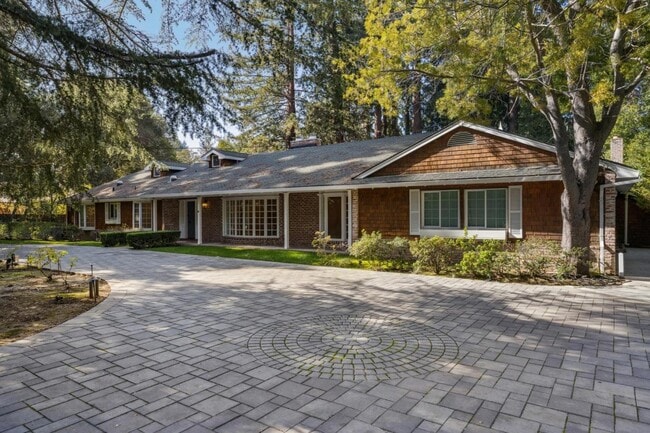 Building Photo - 216 Valparaiso Ave