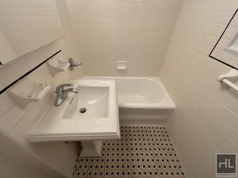 Building Photo - Christopher Street