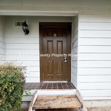 Building Photo - AVAILABLE NOW - 2 Bed, 1 Bath Paso Robles Apartment