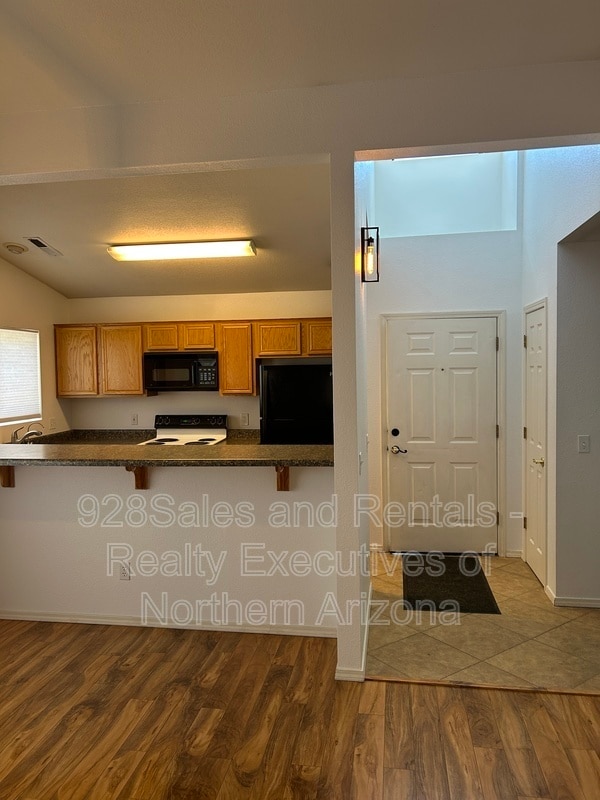 Building Photo - 6485 E Settlers Run Rd