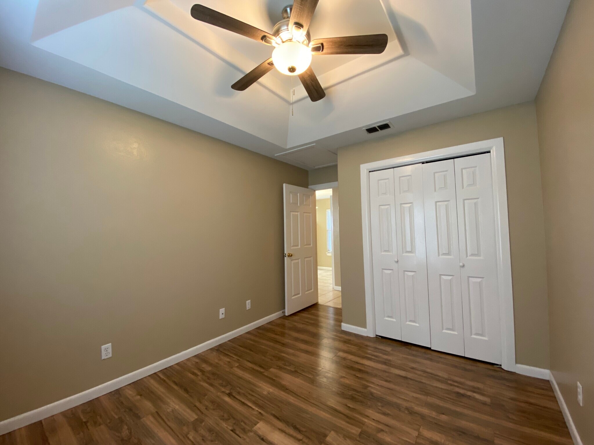 Building Photo - 1209 Swallow Ave