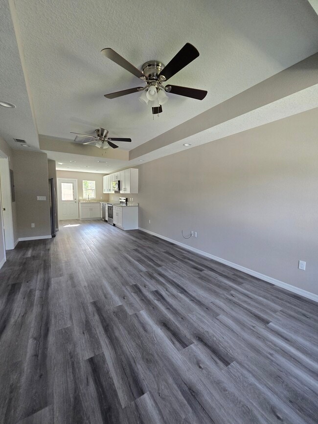 Building Photo - 9400 N Travis Dr