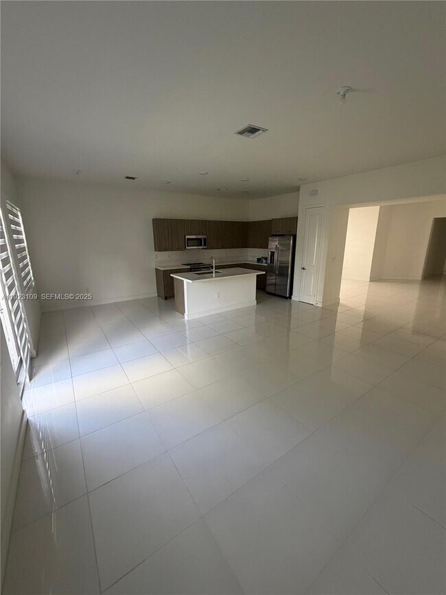 Building Photo - 4398 SW 173rd Ave