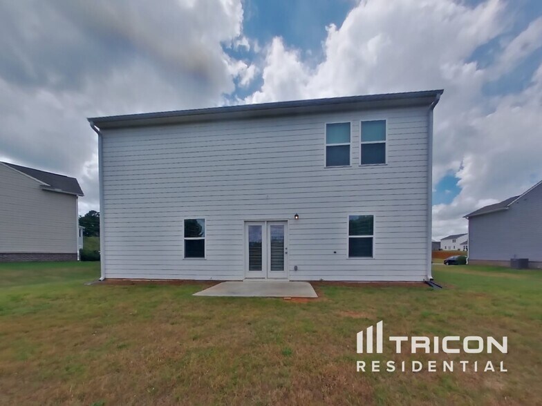 Building Photo - 504 Cole Creek Dr
