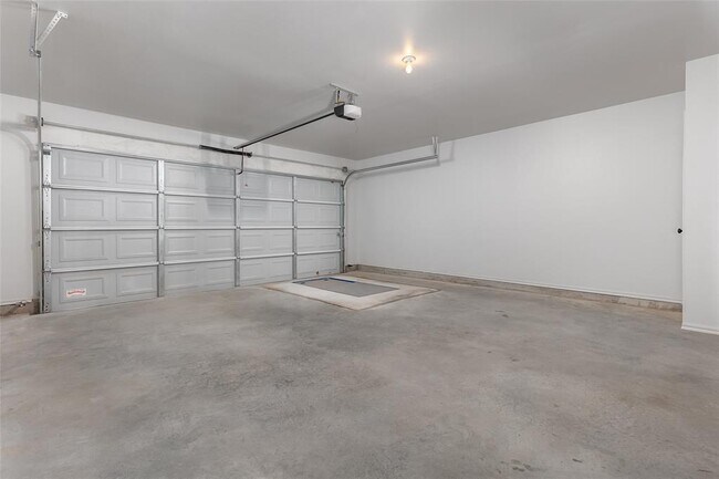 Building Photo - 13328 Springcreek Dr