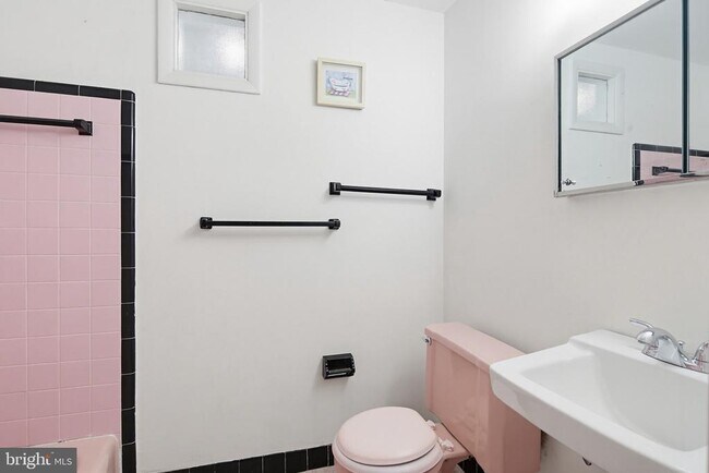 Building Photo - 9717 Hedin Dr