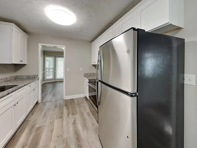 Building Photo - 643 Jason Ct