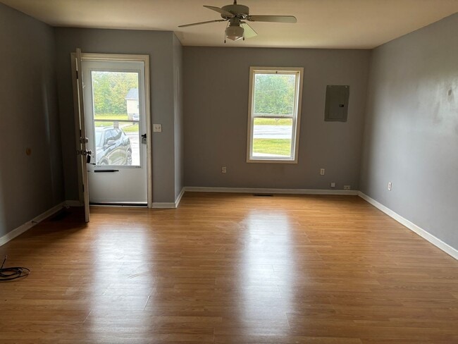 Building Photo - 2 Bedroom Duplex