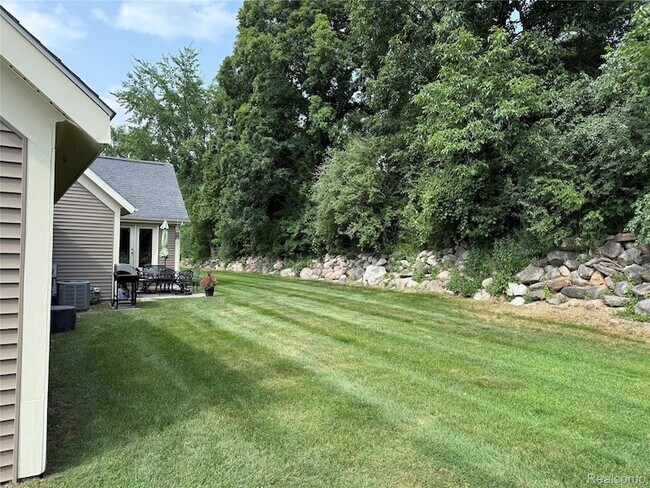 Building Photo - 7670 Golden Hill Ct