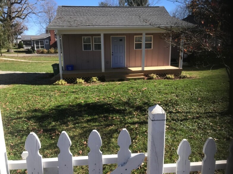 Building Photo - 606 Ray Ave