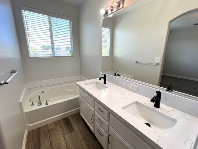 Building Photo - 5418 Sweet Sunblaze Ave