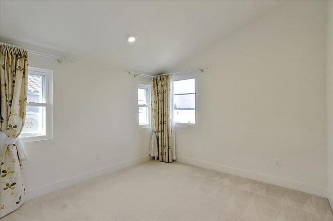Building Photo - For Rent: Spacious 4BR/3.5BA Newer Home in...