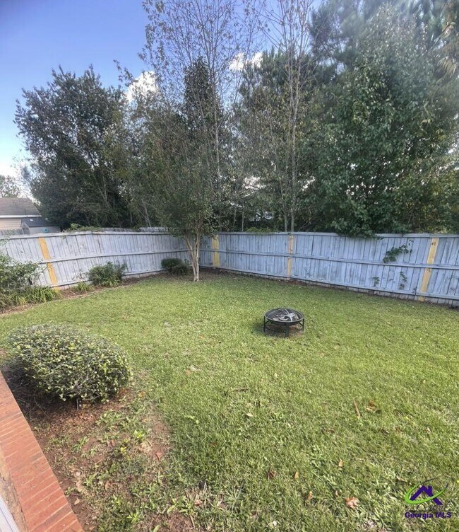 Building Photo - 208 Apple Ct