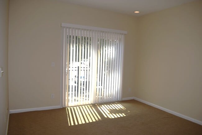 Building Photo - 3301 N Park Dr