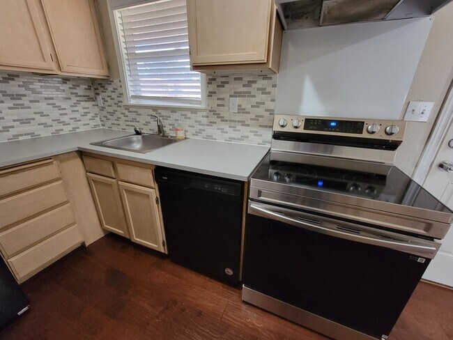 Building Photo - 15108 Washington Ave SW