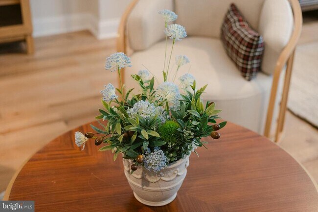 Building Photo - 13230 Falls Rd