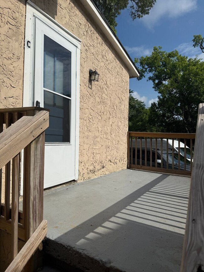 Building Photo - Colville Triplex