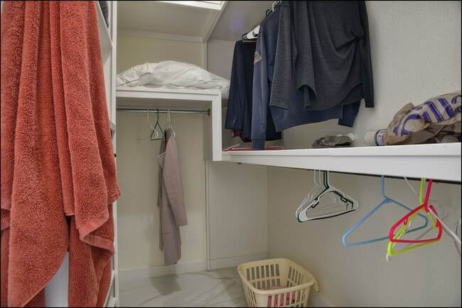 Building Photo - Available to View