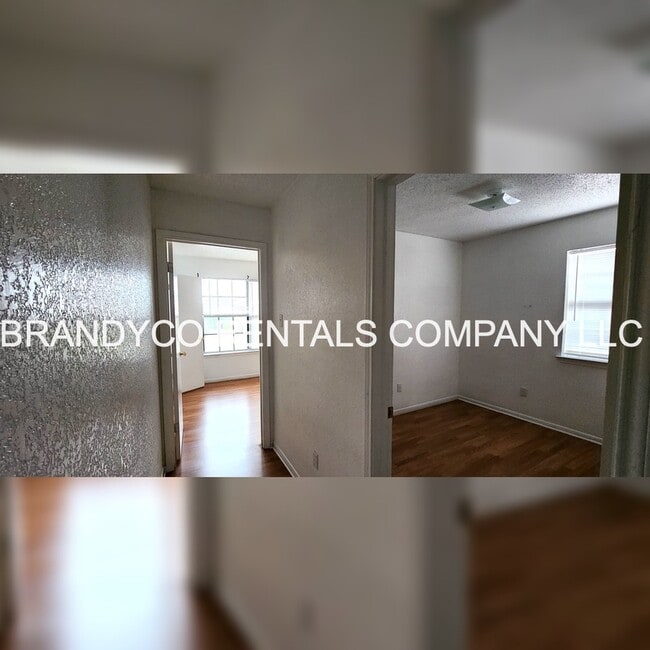 Building Photo - 901 Clairidge Ave