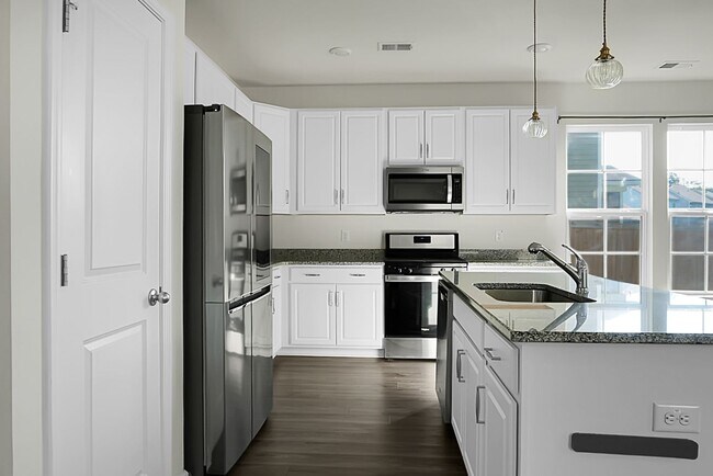 Building Photo - Beautiful 3 Bedroom, 2.5 Bath-Monks Corner...