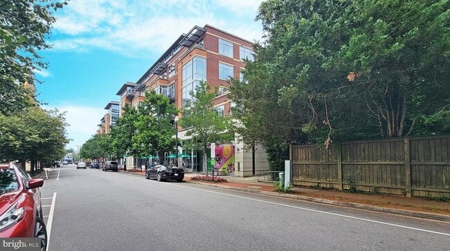 Building Photo - 2010 N Westmoreland St