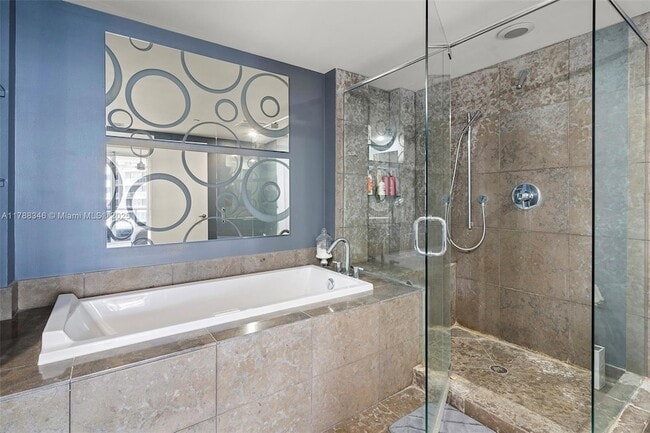 Building Photo - 495 Brickell Ave