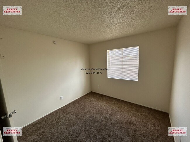Building Photo - Tucson Blvd & Irvington Rd area - 4 Bedroo...