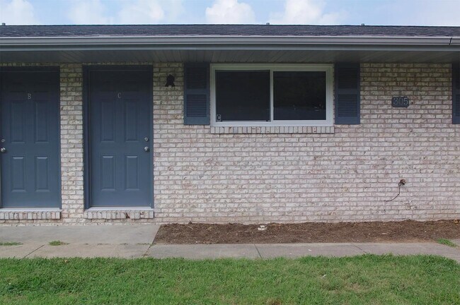 Building Photo - 305 Baltes Dr