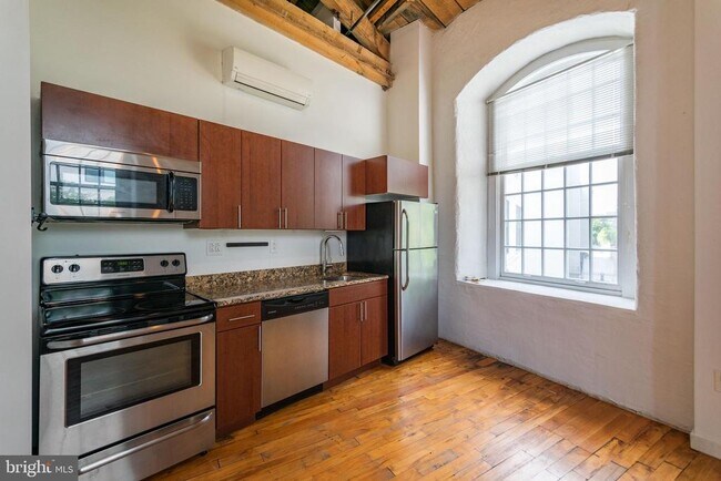 Building Photo - 4 Leverington Ave