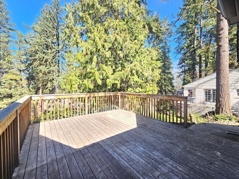 Building Photo - 1922 E 18th Ave