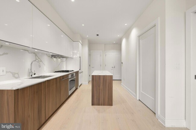 Building Photo - 1427 Rhode Island Ave NW