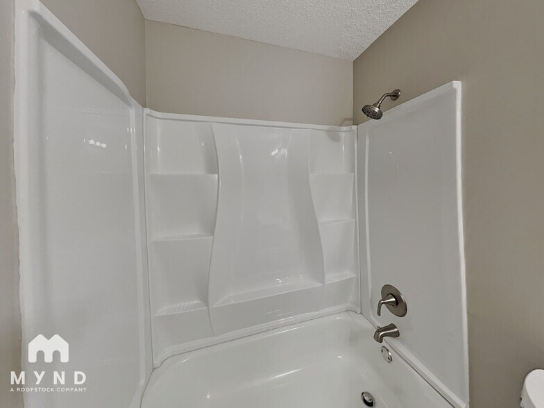 Building Photo - 6082 Belle Grove Cove N