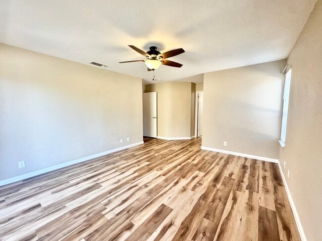 Building Photo - Beautiful 4 Bedroom Single Story For Rent In Roseville!