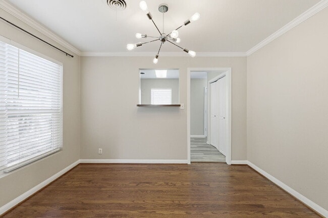 Building Photo - "Picture-perfect 2-1 with Updated Touches, a Cozy Backyard, and Prime Location near Downtown!"