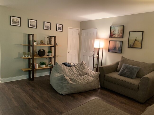 Building Photo - 436 N Gerard Ave