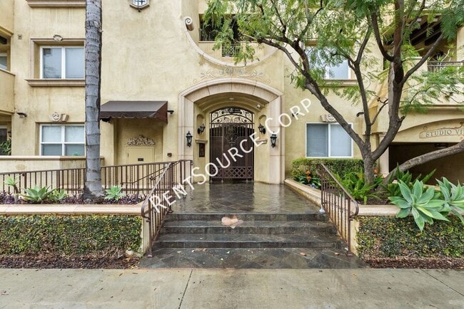 Primary Photo - 12044 Hoffman St