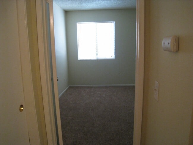 Building Photo - SPARKLING CONDO, UPPER UNIT!