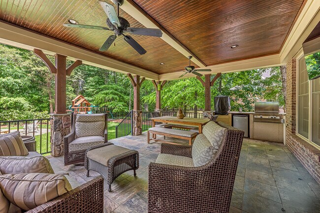 Building Photo - 405 Pondview Ct