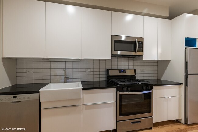 Building Photo - 120 E 57th St