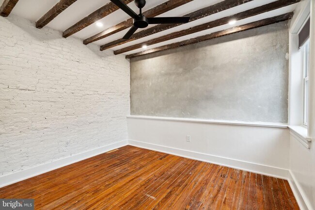 Building Photo - 136 Carpenter St