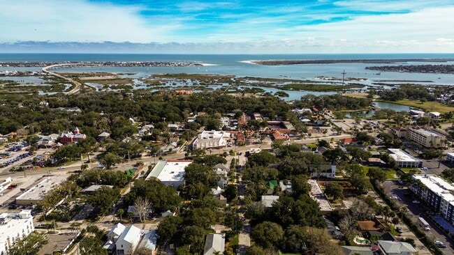 Building Photo - 14 Sanchez Ave