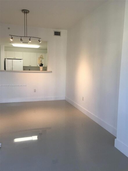Building Photo - 10 Aragon Ave