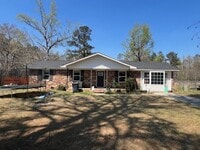 Building Photo - 3 Bedroom, 1.5 Bath Home in Dearing