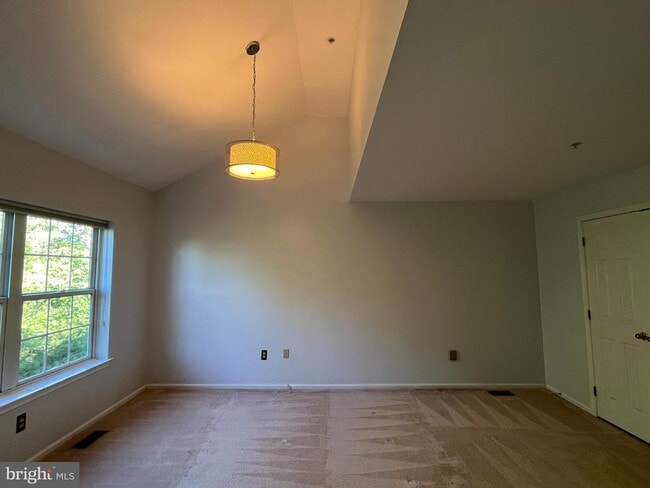 Building Photo - 637 Fawn Cir